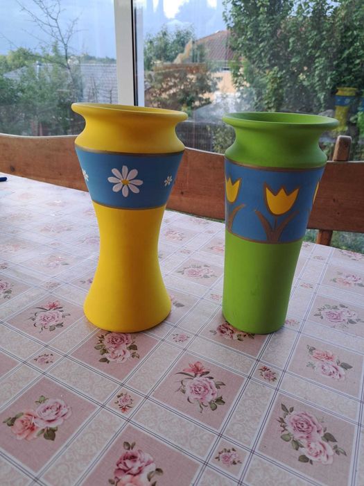 Vand 2 vaze ceramica , anii 80, deosebite, 23 cm inaltime