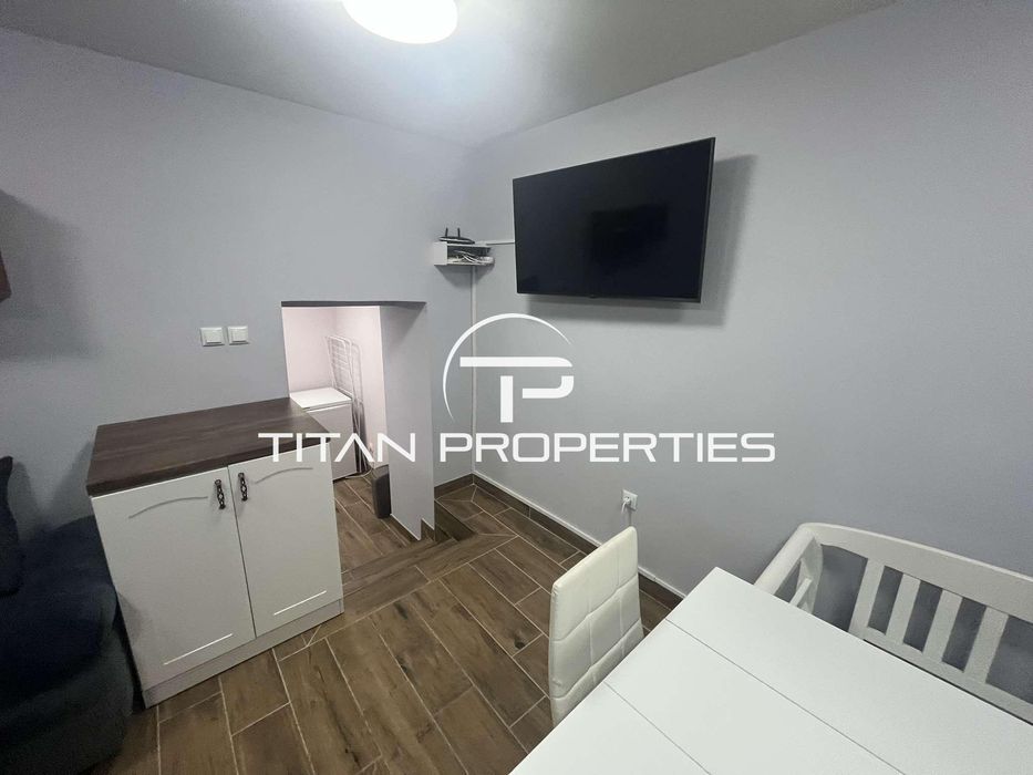 Дава се под наем Двустаен апартамент в Варна, Център - 38 кв.м за 350 € - Снимка #2