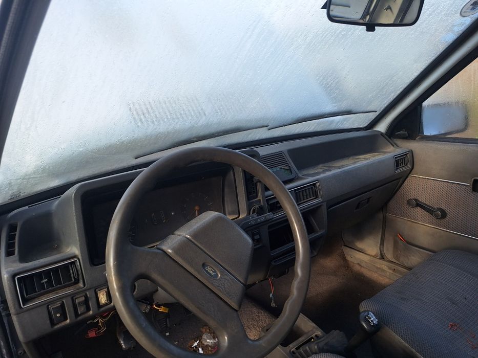 Epavă ford escort