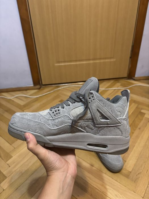 Air Jordan 4 Retro Kaws - NOI