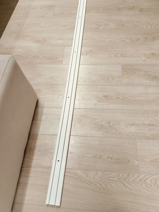 Продам  карниз потолочнвц 2метра