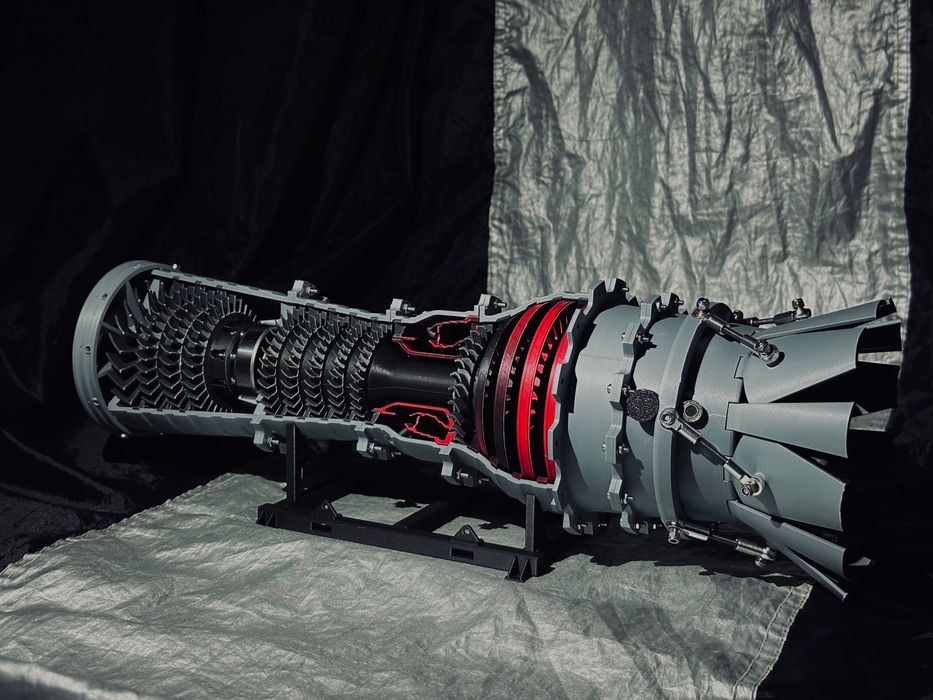 3D принтиран модел на самолетен двигател F-4 Phantom ll