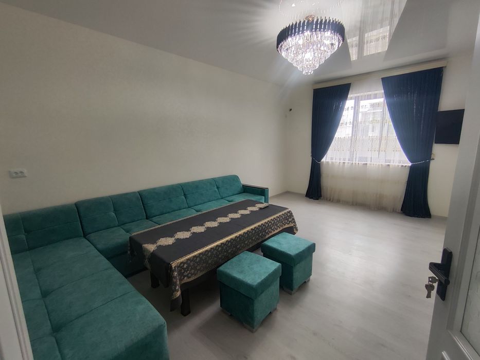 Фаргона шахар Фрунзе массивда 3 хонали квартира ижарага берилади.