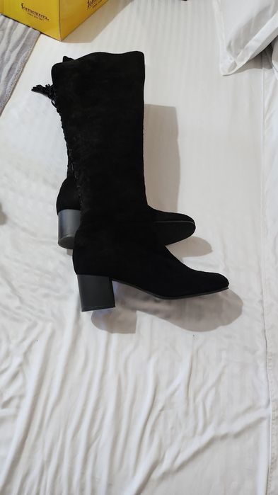 Cizme din piele naturala întoarsă,  purtate o singura data!