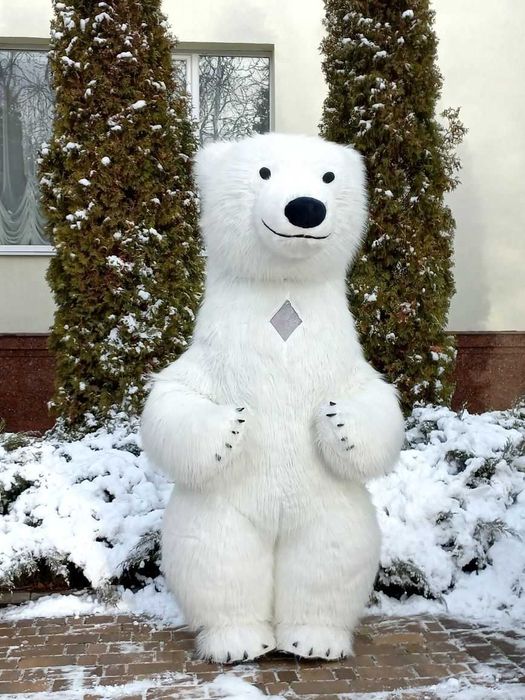 Гигантска Бяла Мечка - Най-Незабравимата Изненада за Рожден Ден!