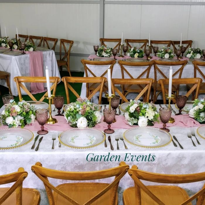 Umbrele de inchiriat mese cocktail mese scaune ghirlande luminoase