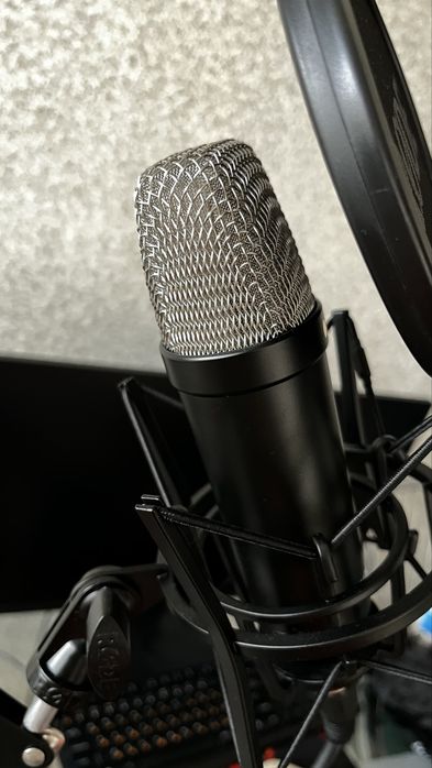 студиен микрофон RØDE NT1 – комплект