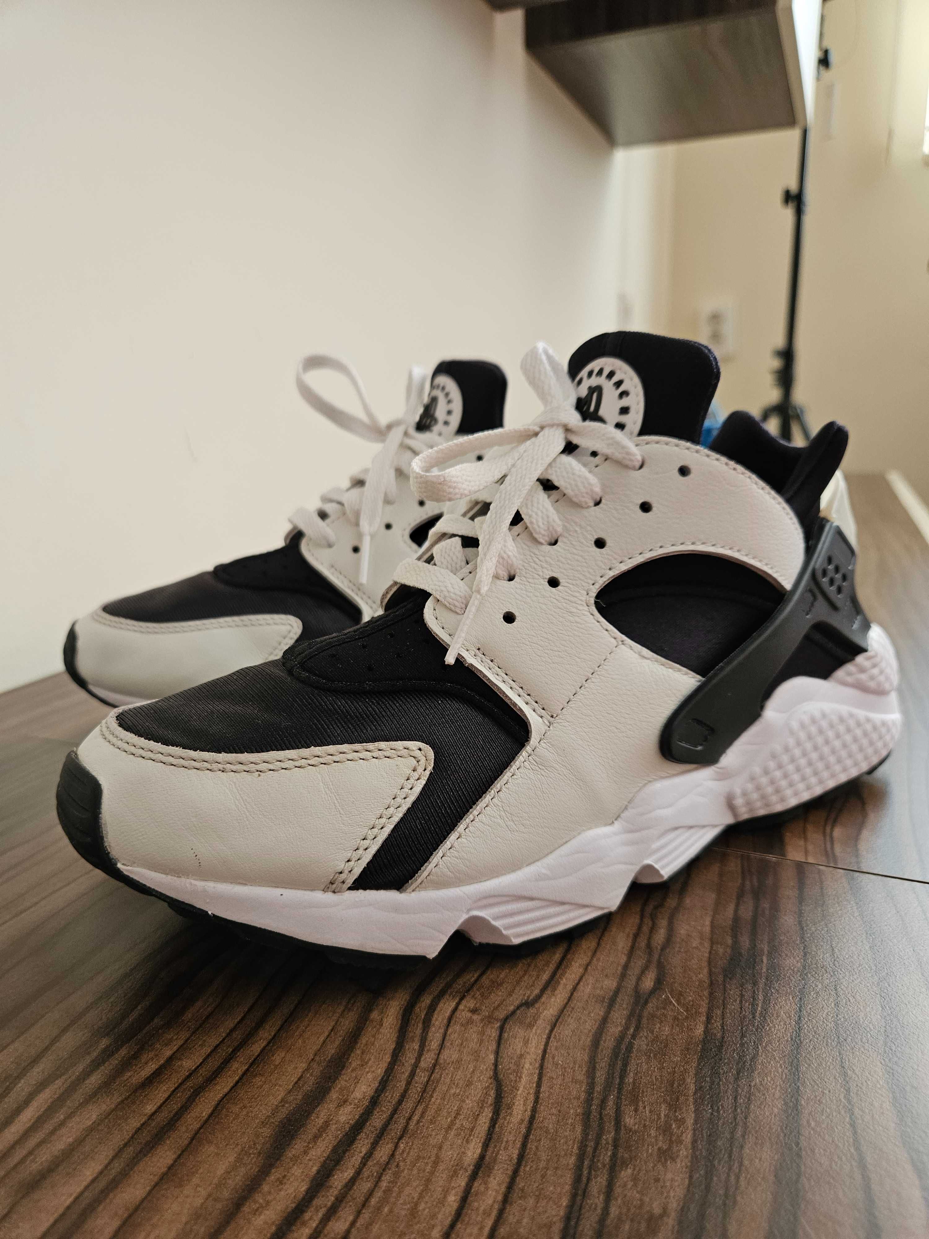 Маратонки Nike Air Huarache - Номер 43 - Цвят Black/White-Black