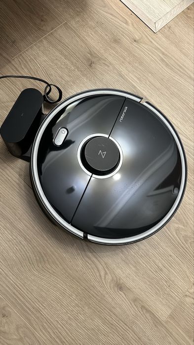 Робот-пылесос Roborock с влажной мойкой