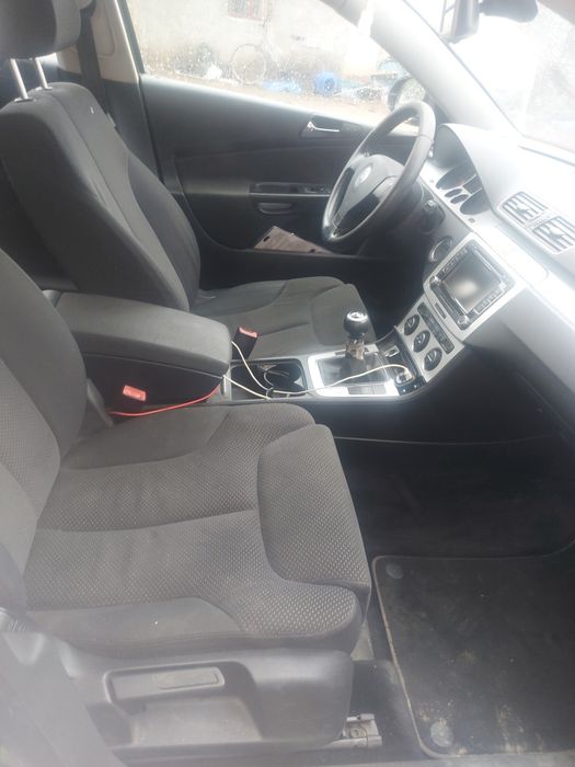 Vand pasat b6  pret ușor ngociabil