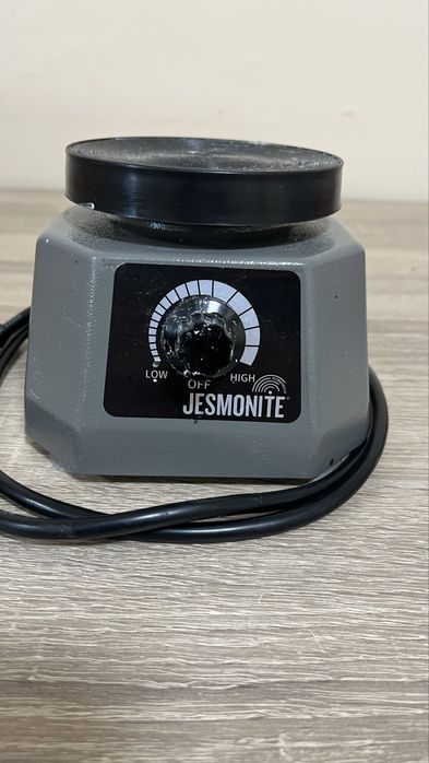 Вибрираща/ вибрационна подложка за Jesmonite