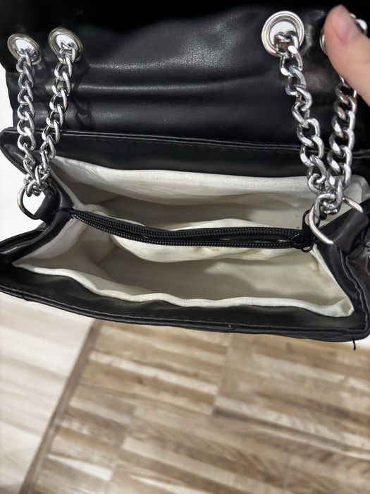 Дамска чанта в черно!