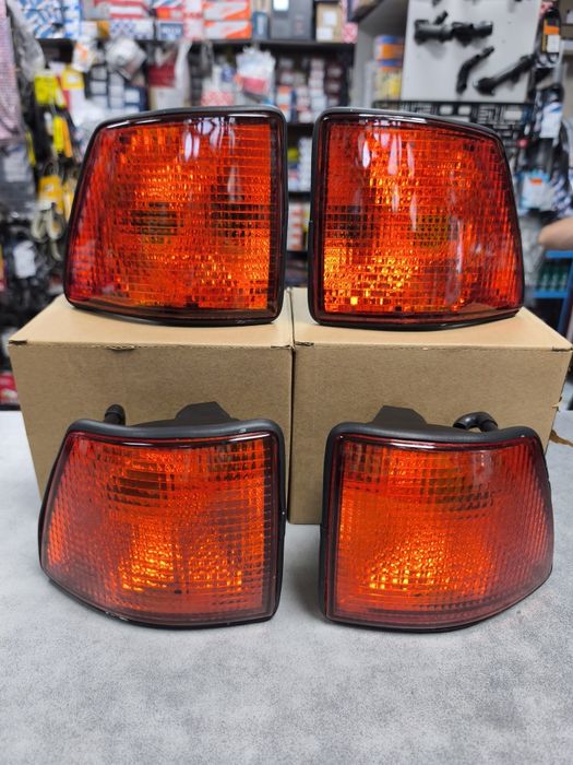 BMW E32 оранжевый поворотник