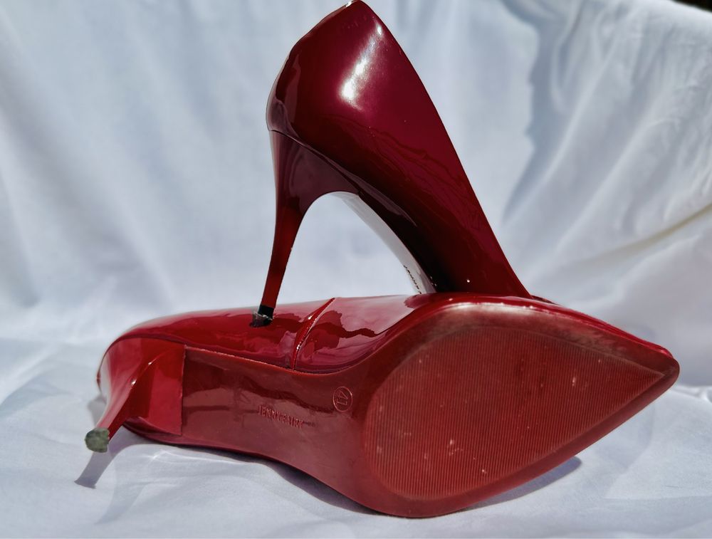 Red heels / N41.