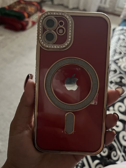 Продам Айфон 11 срочно