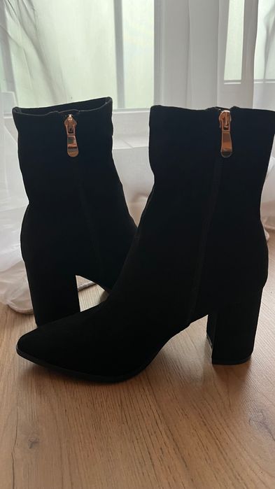 Дамски велурени боти