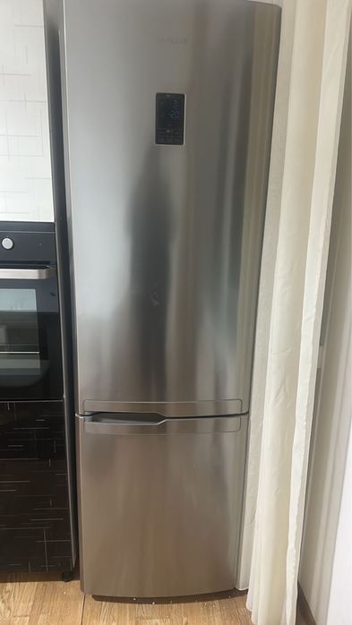 Продам холодильник за 100000 тенге