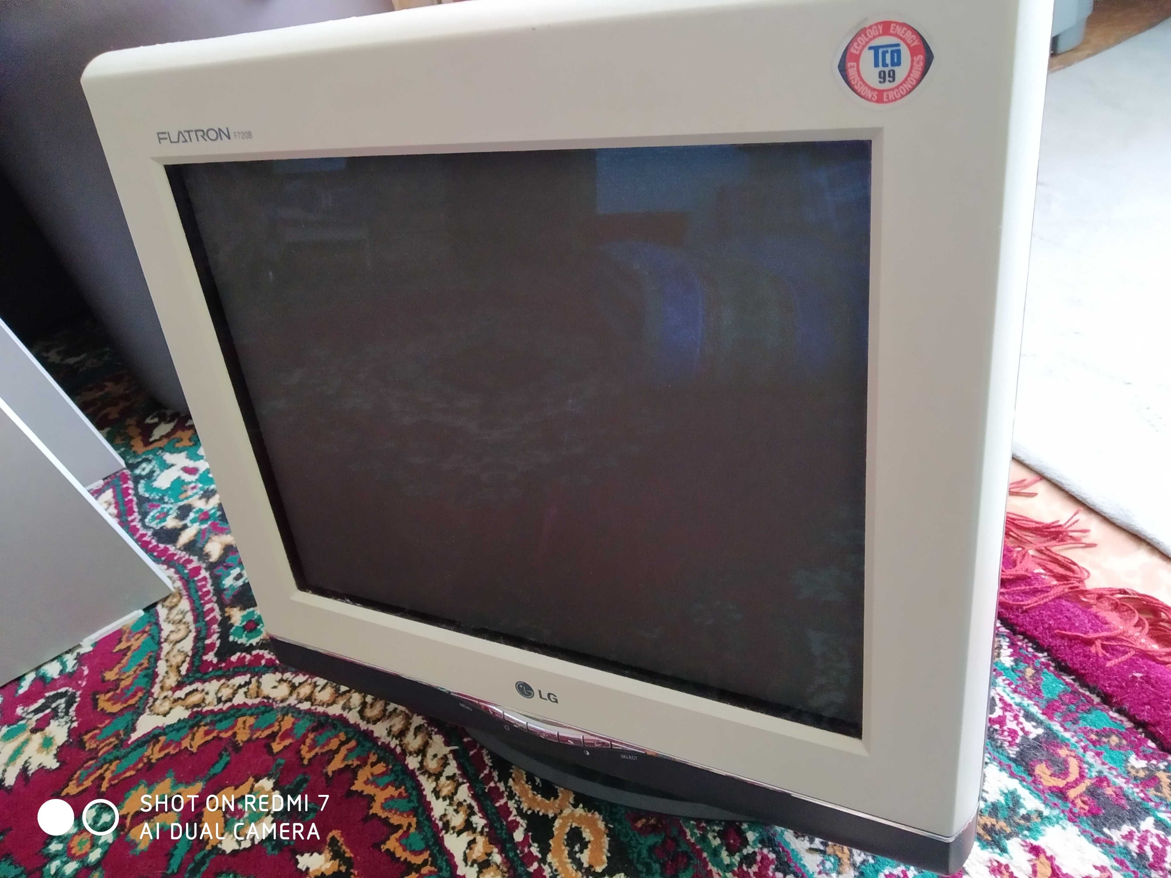 Монитор LG Flatron F720B