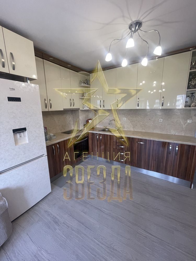 Продава се Тристаен апартамент в Пловдив, Младежки Хълм - 101 кв.м за 1980 €/кв.м - Снимка #1