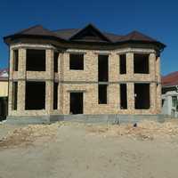 Бригада узбеков строить дома и коттедж