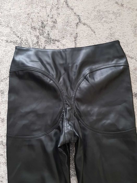 Pantaloni modelatori din piele