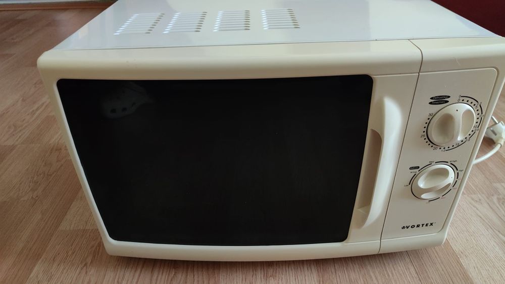 Cuptor cu microunde Vortex