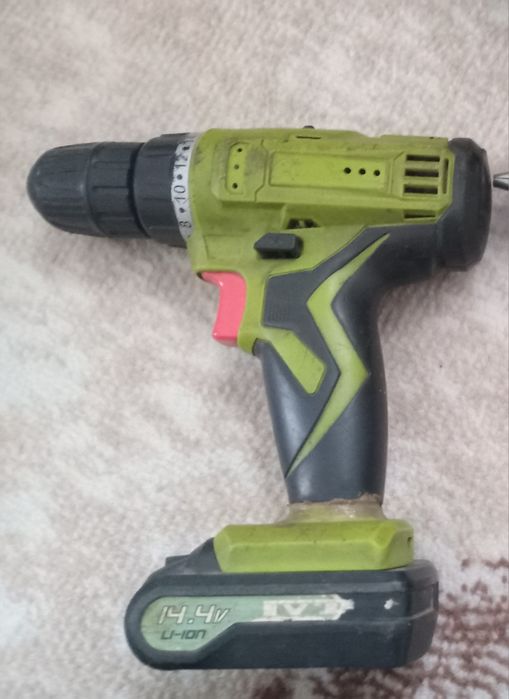 Продам шуруповерт, батарея сдохла