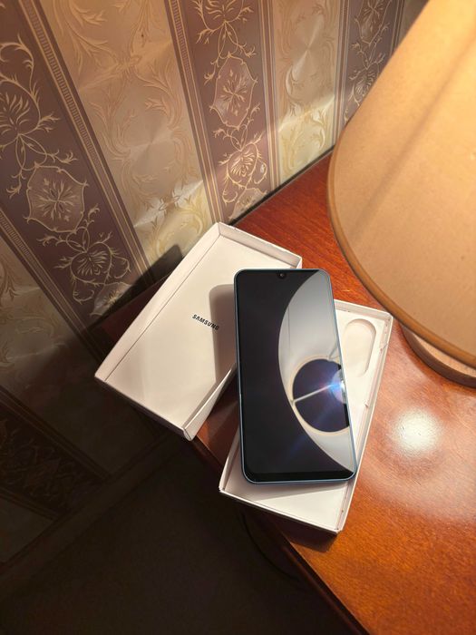 Samsung A17 5G 128 GB вградена памет + 4GB RAM; син