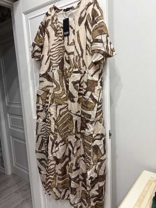 Платья  и костюмы 52-54 размеров. Турция. Новые