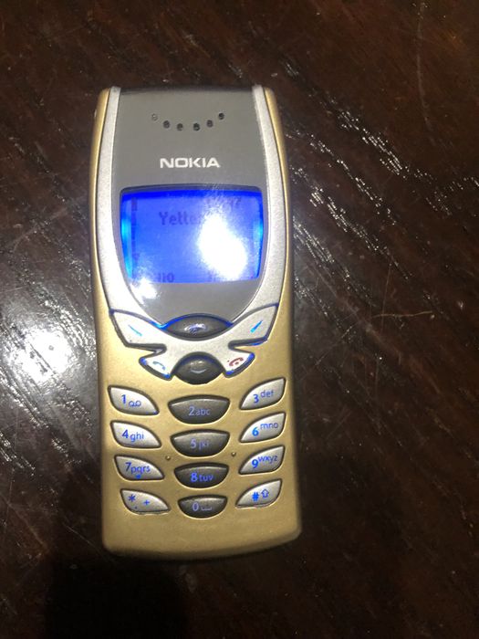 Продавам Nokia 8250