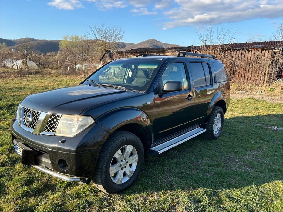 Nissan pathfinder.   Nv