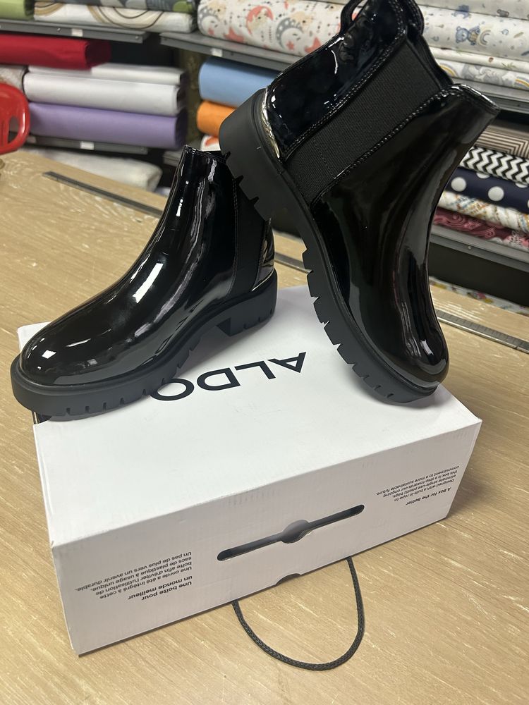 Продавам чисто нови оригинални боти ALDO