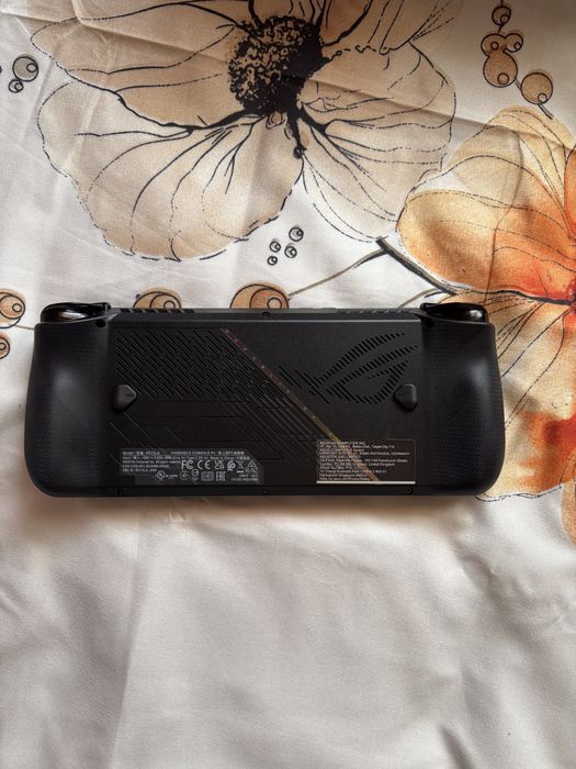 Vând Asus rog ally x ca nou .