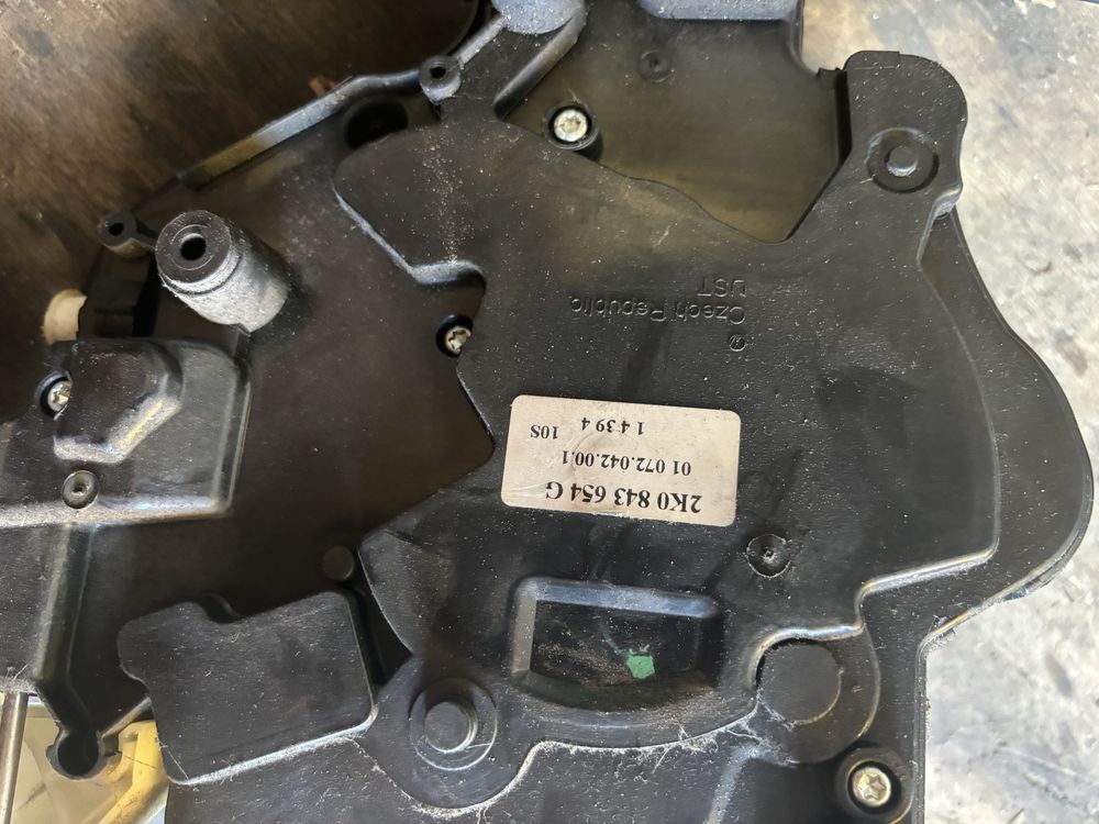 Брава за плъзгащи врати за VW Кади 05-09г
