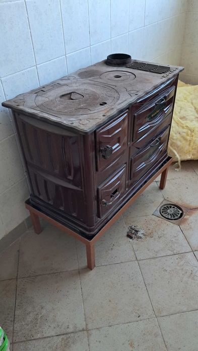 Печка с фурна на дърва