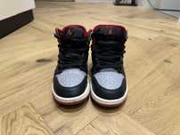 Jordan 1 mid rosu cu gri si negru