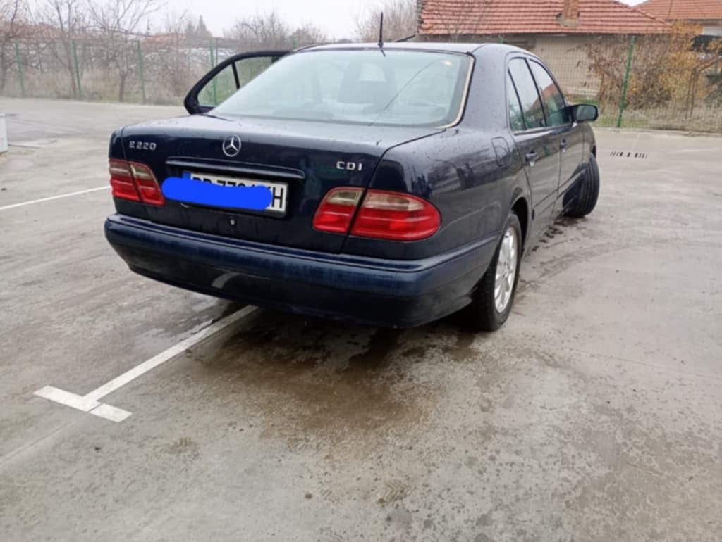 Mercedes w210  2001Г
