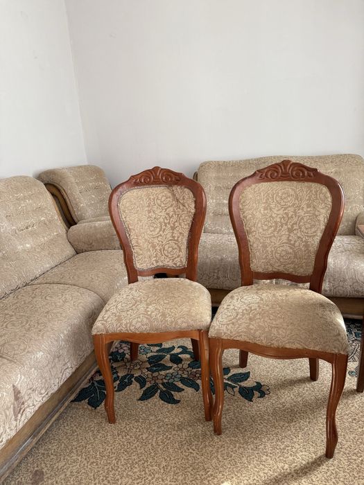 Стулья 12 штук, прочные и чистые