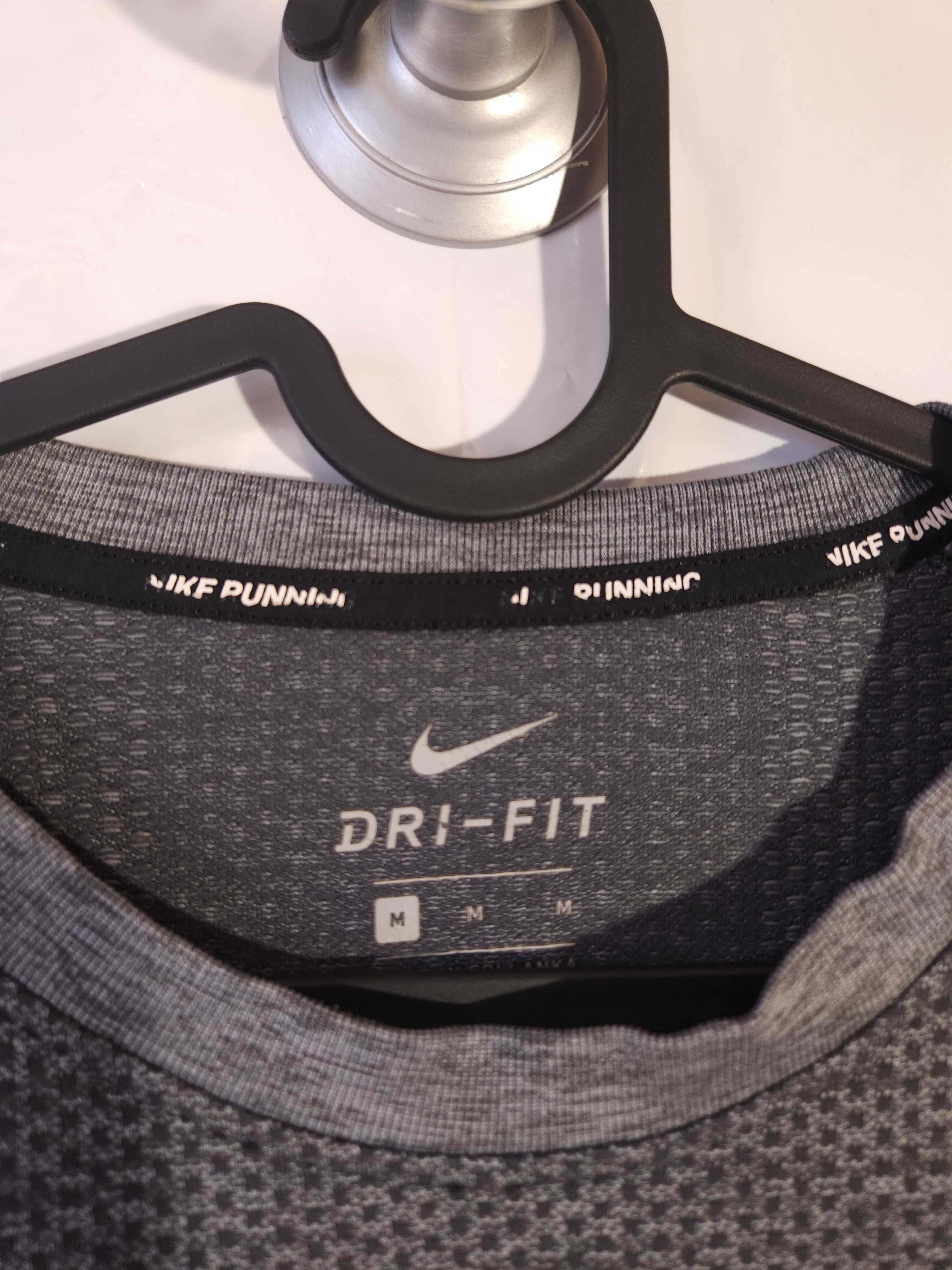 NIKE Dri-Fit Тениска/Мъжка М
