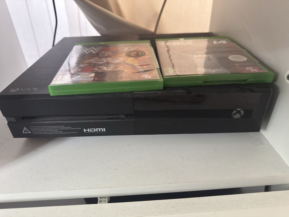 Xbox One doar consola si 2 jocuri