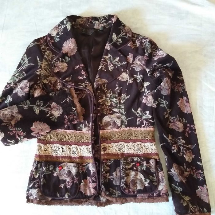 Вталено романтично сако