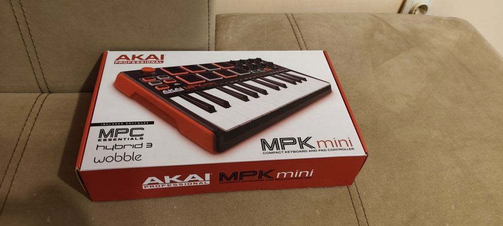 AKAI MPK MINI MPC синтезатор