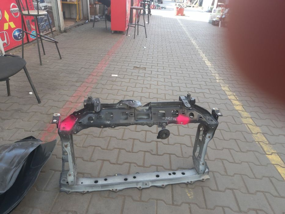 Запчасти на Тойота ярис