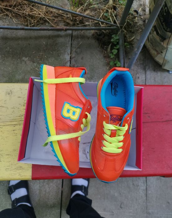 37. Nou. Bafallo London. Adidas damă