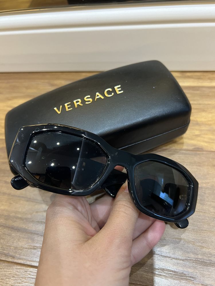 Слънчеви очила Versace