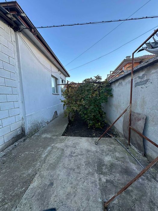 Продавам къща близо до центъра на град Каварна