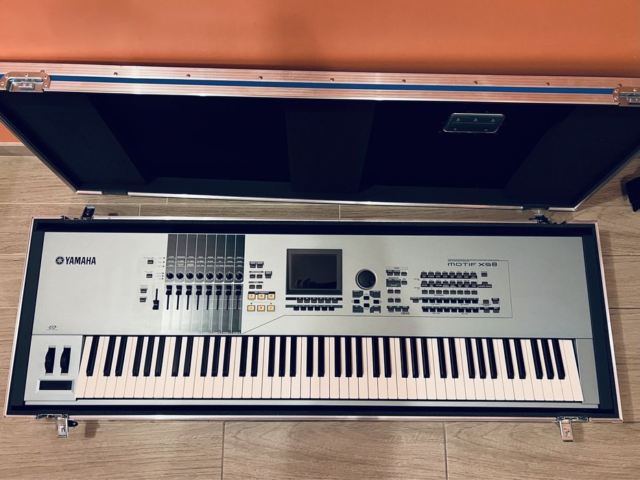 Yamaha Motif XS8 НОВ! + Thon Hard Case