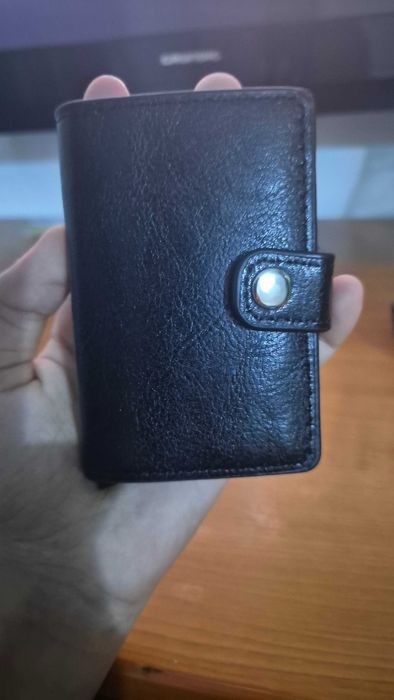 Vand portofel depe elevia