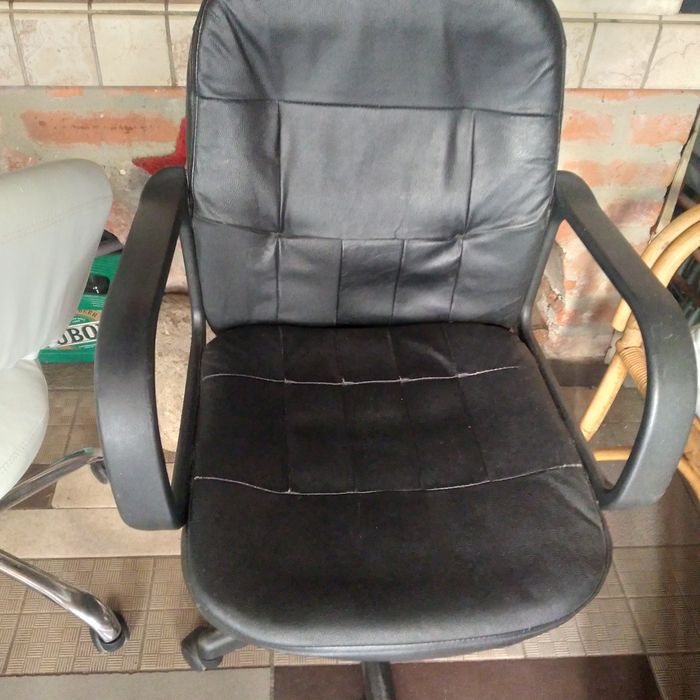 Vînd scaune birou