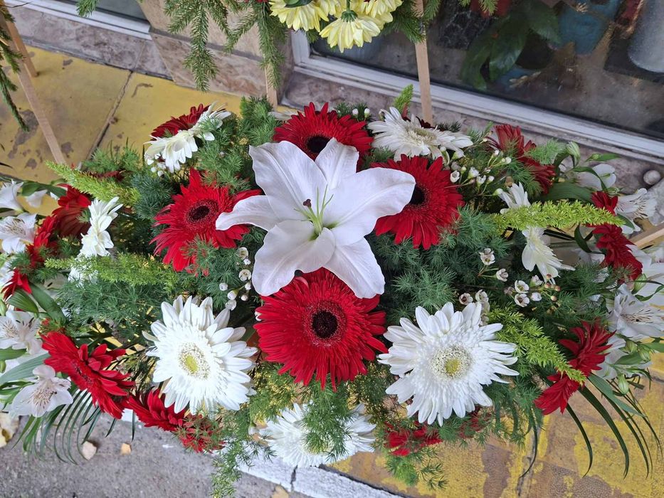 Доставка на цветя, венци и траурни стоки